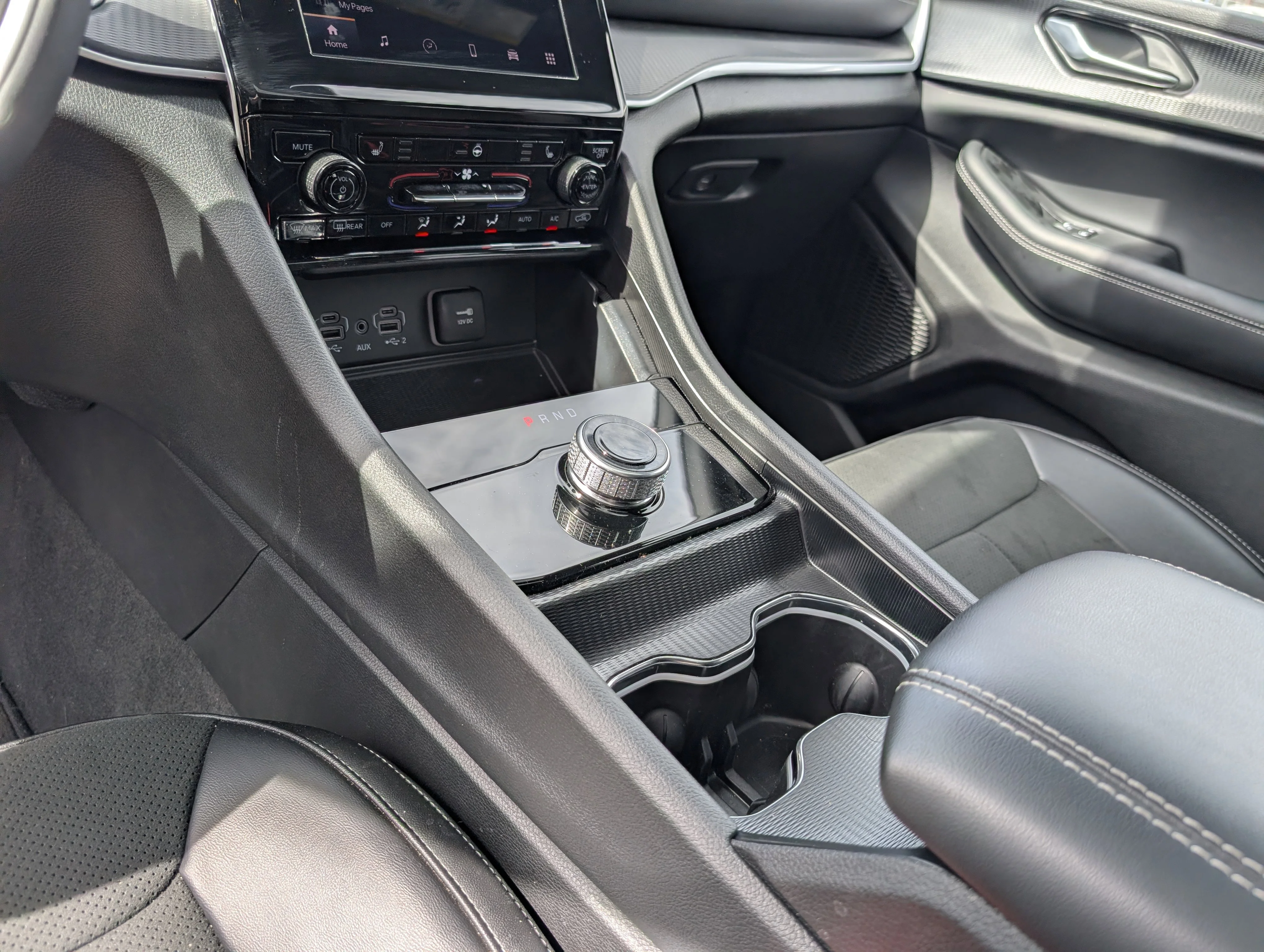 New 2025 Silver Zynith Jeep Altitude image 32