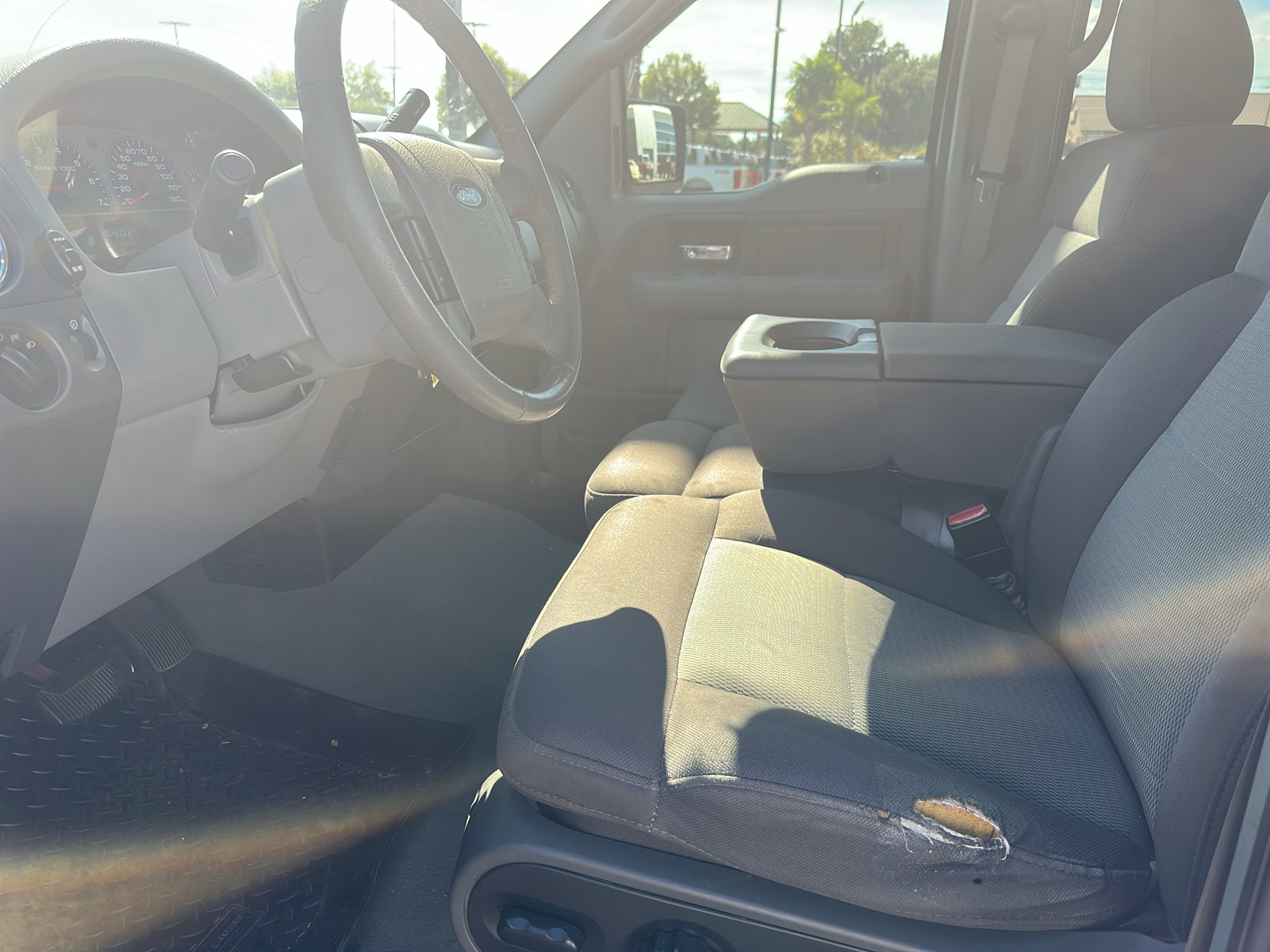 Used 2006 Red Ford SuperCrew 139" XLT 4WD image 5