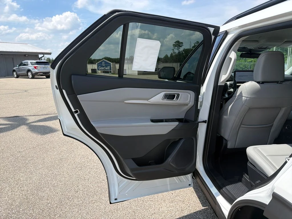 New 2026 Star White Metallic Tri-Coat Ford Active image 15
