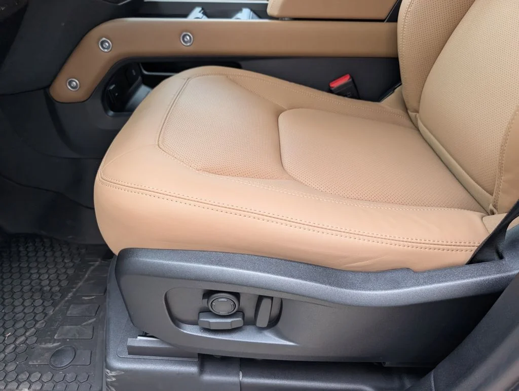 New 2026 Fuji White Land Rover X-Dynamic SE image 24