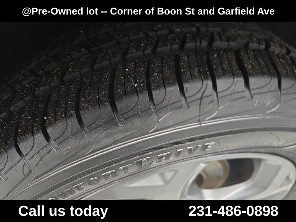 Used 2025 Gray Ford ST-Line Select image 22