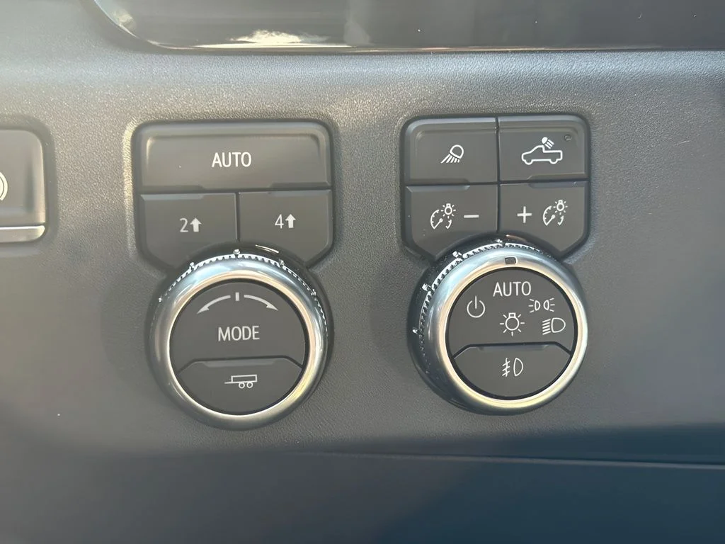 Used 2025 Silver GMC Elevation image 14