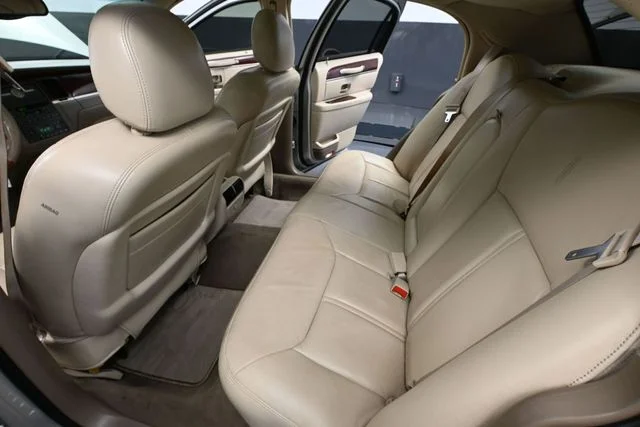 2004 Lincoln Town Car Ultimate - Photo 30
