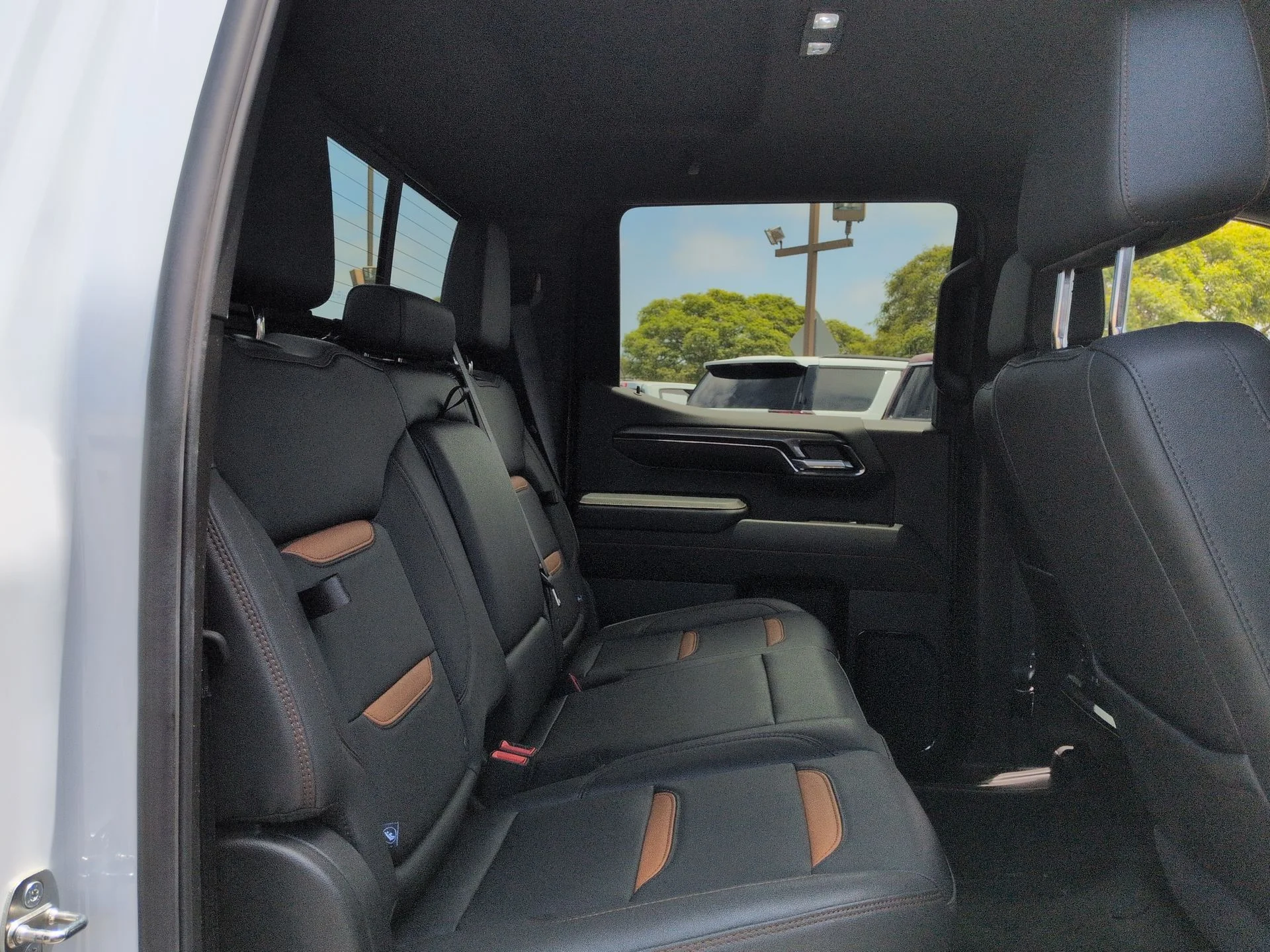 Used 2024 White GMC AT4 image 28