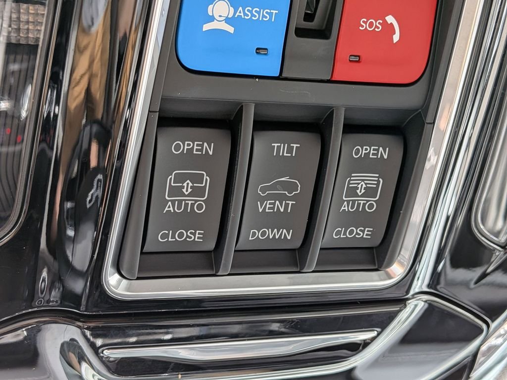 Used 2023 White Jeep Overland image 25