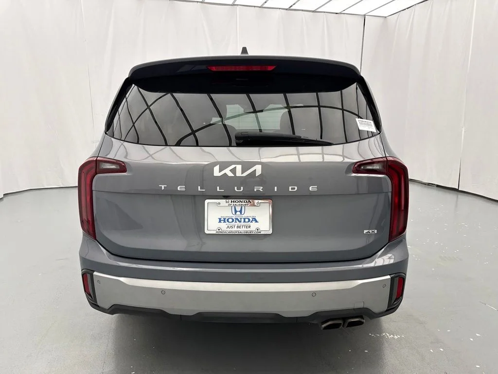 Used 2024 Silver Kia S image 8