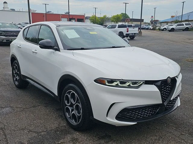 Used 2025 White Alfa Romeo Base image 10