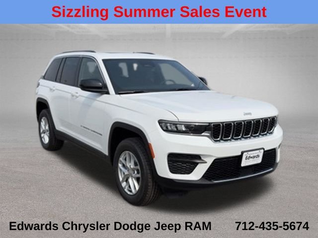 New 2026 Bright White Clear-Coat Exterior Paint Jeep Laredo X image 1