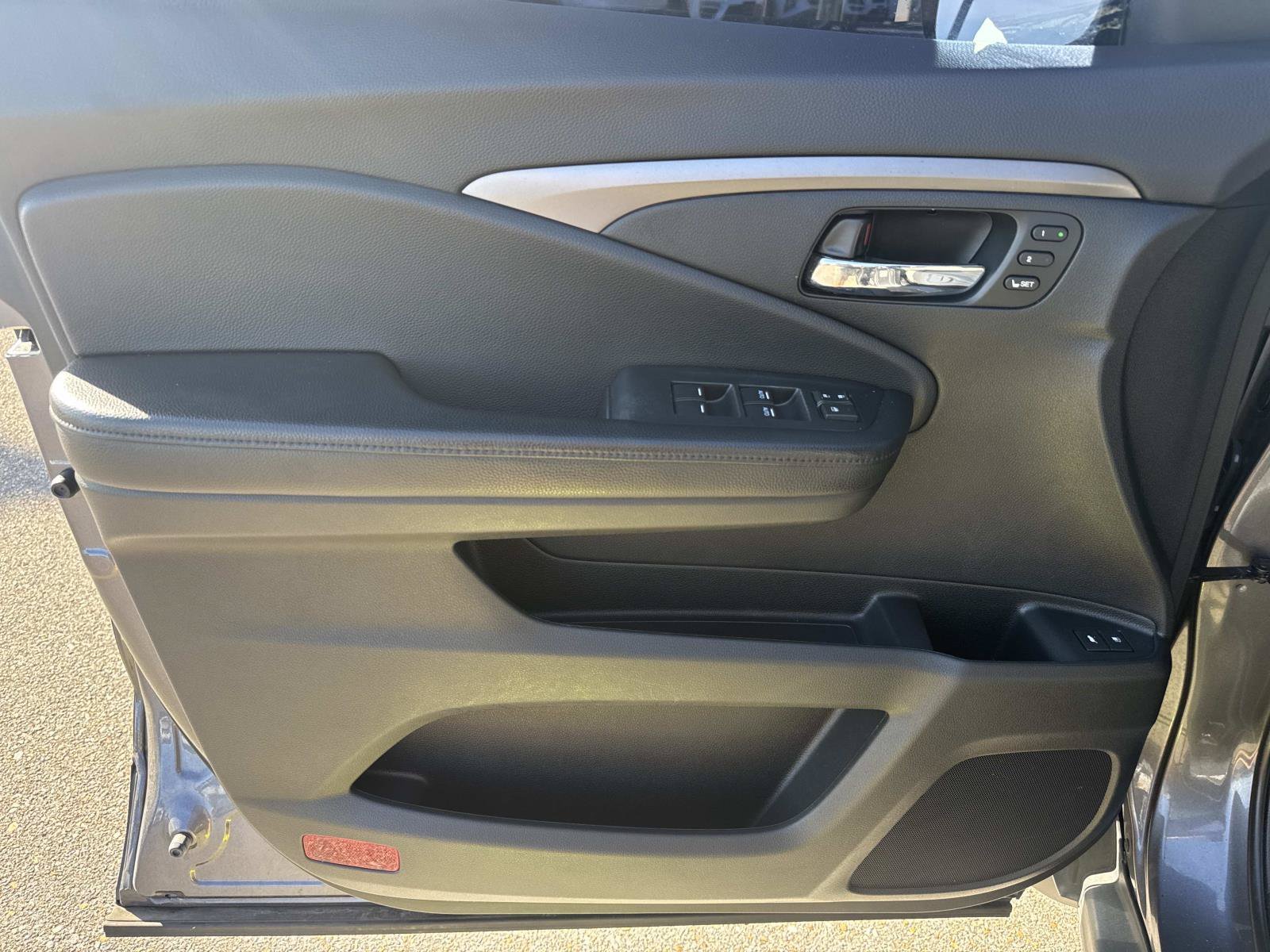 Used 2020  Honda EX-L image 18