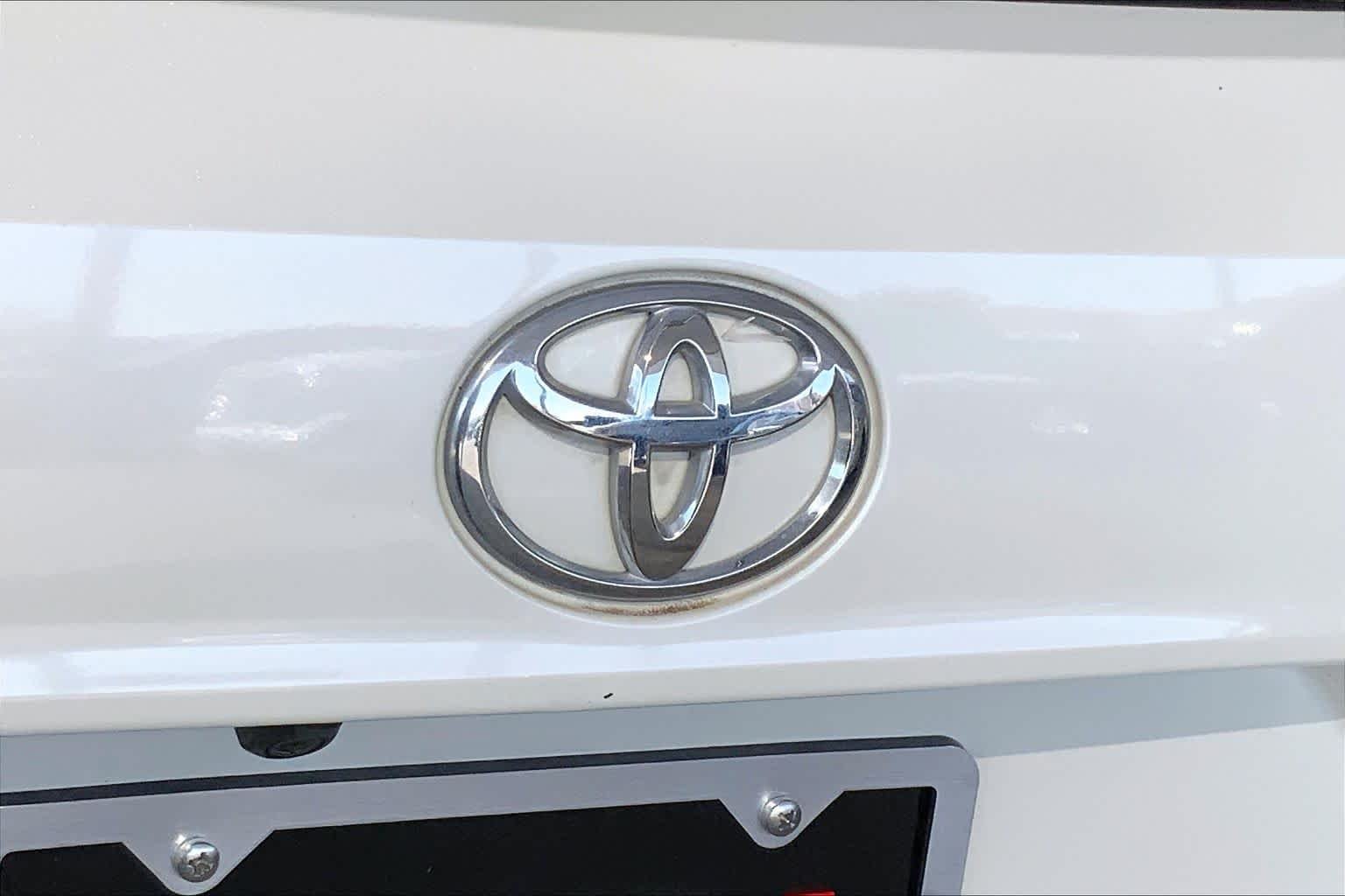 Used 2021 Blizzard Pearl Toyota XLE image 29