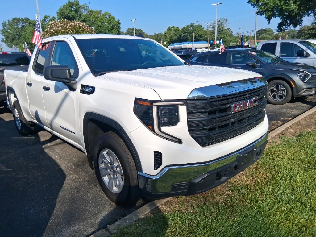 Used 2025 White GMC Pro image 3
