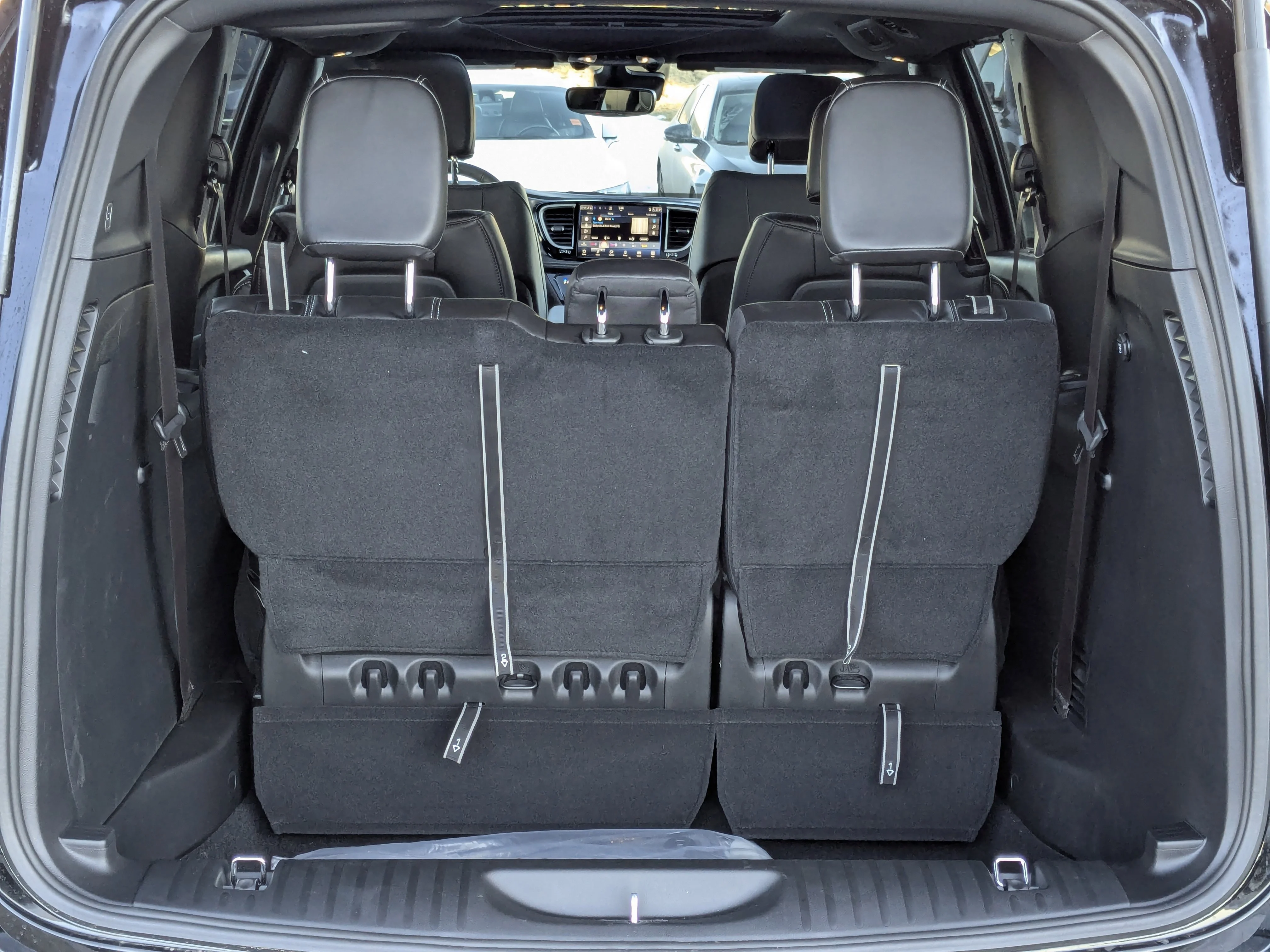 New 2026 Black Chrysler Select - PANORAMIC SUNROOF - POWER SLIDING DOORS - S APP PKGE & TONS MORE! image 29