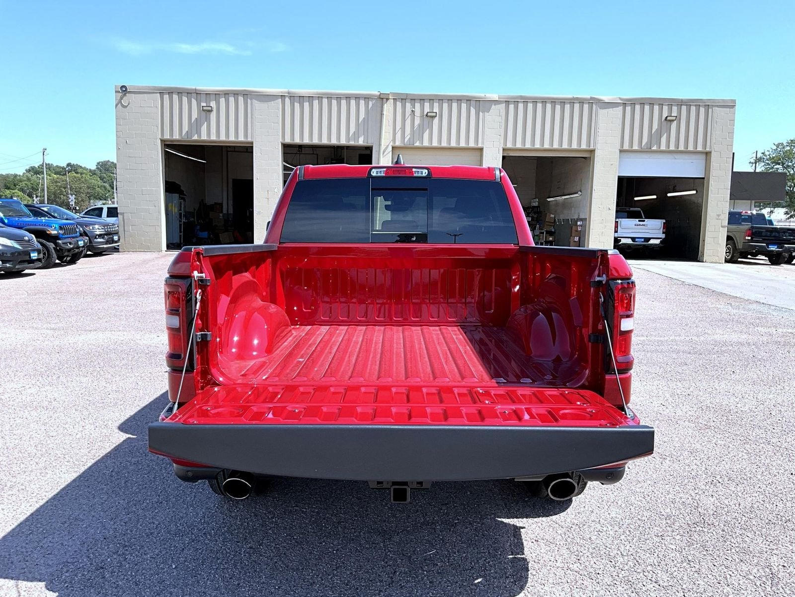 New 2026 Molten Red Pearl-Coat Exterior Paint RAM Laramie image 9