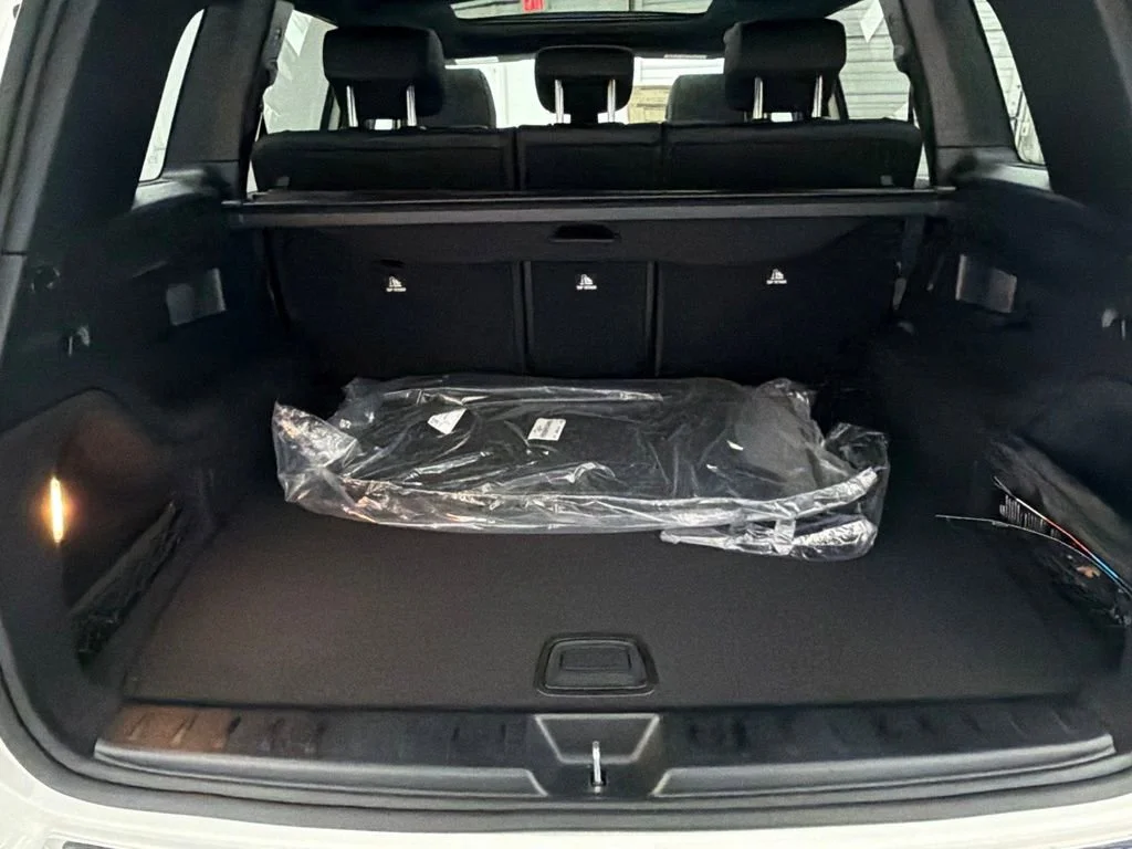 New 2026 White Mercedes-Benz GLB 250 image 23
