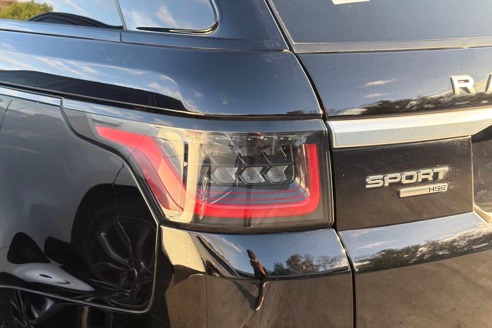 Used 2019 Black Land Rover HSE image 13