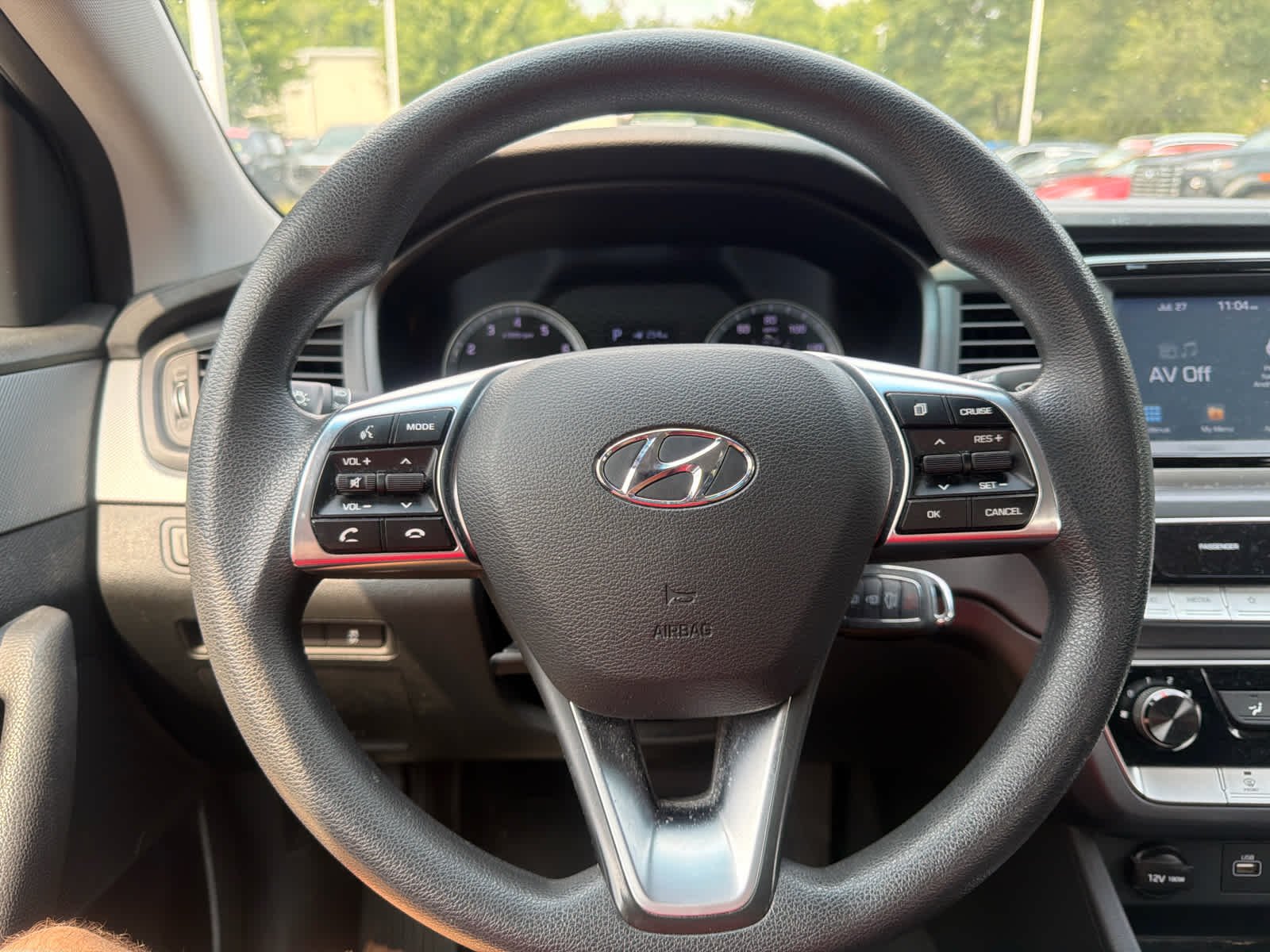Used 2018 Phantom Black Hyundai SE image 6