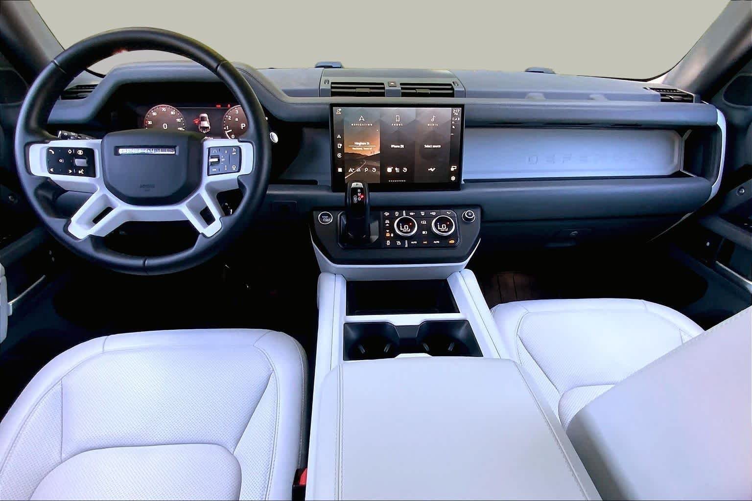 Used 2025 Santorini Black Metallic Land Rover S image 14
