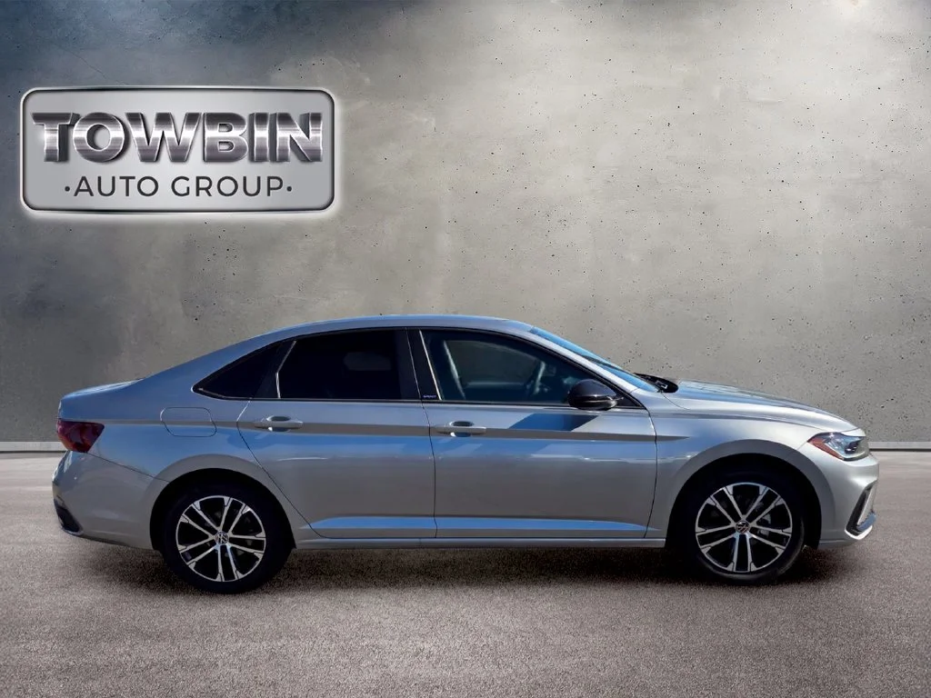 Used 2025 Silver Volkswagen 1.5T Sport image 3