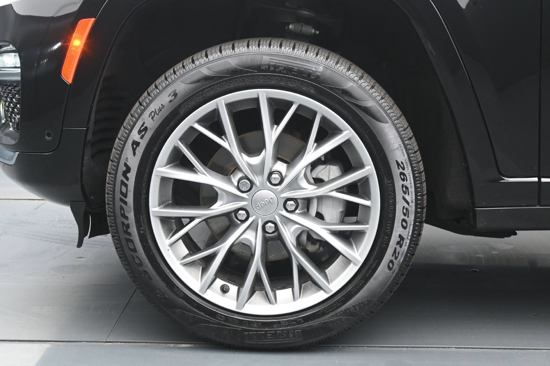 Used 2023 Diamond Black Crystal Pearlcoat Jeep Summit image 30