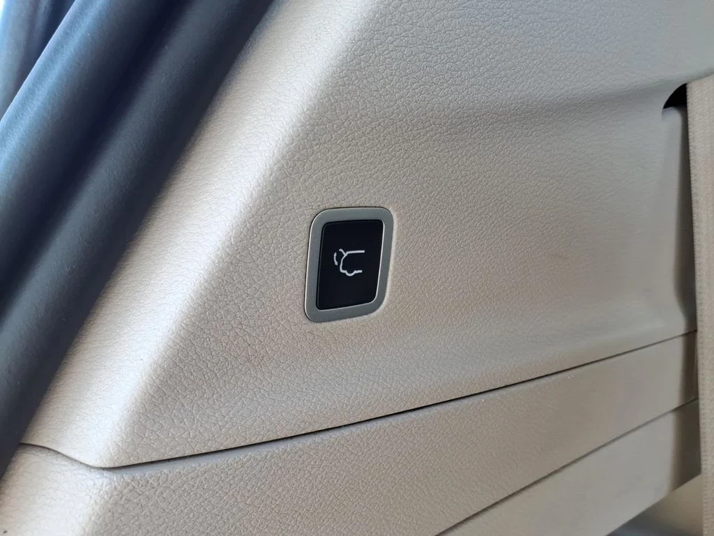 Used 2023 White Chrysler Touring L image 30