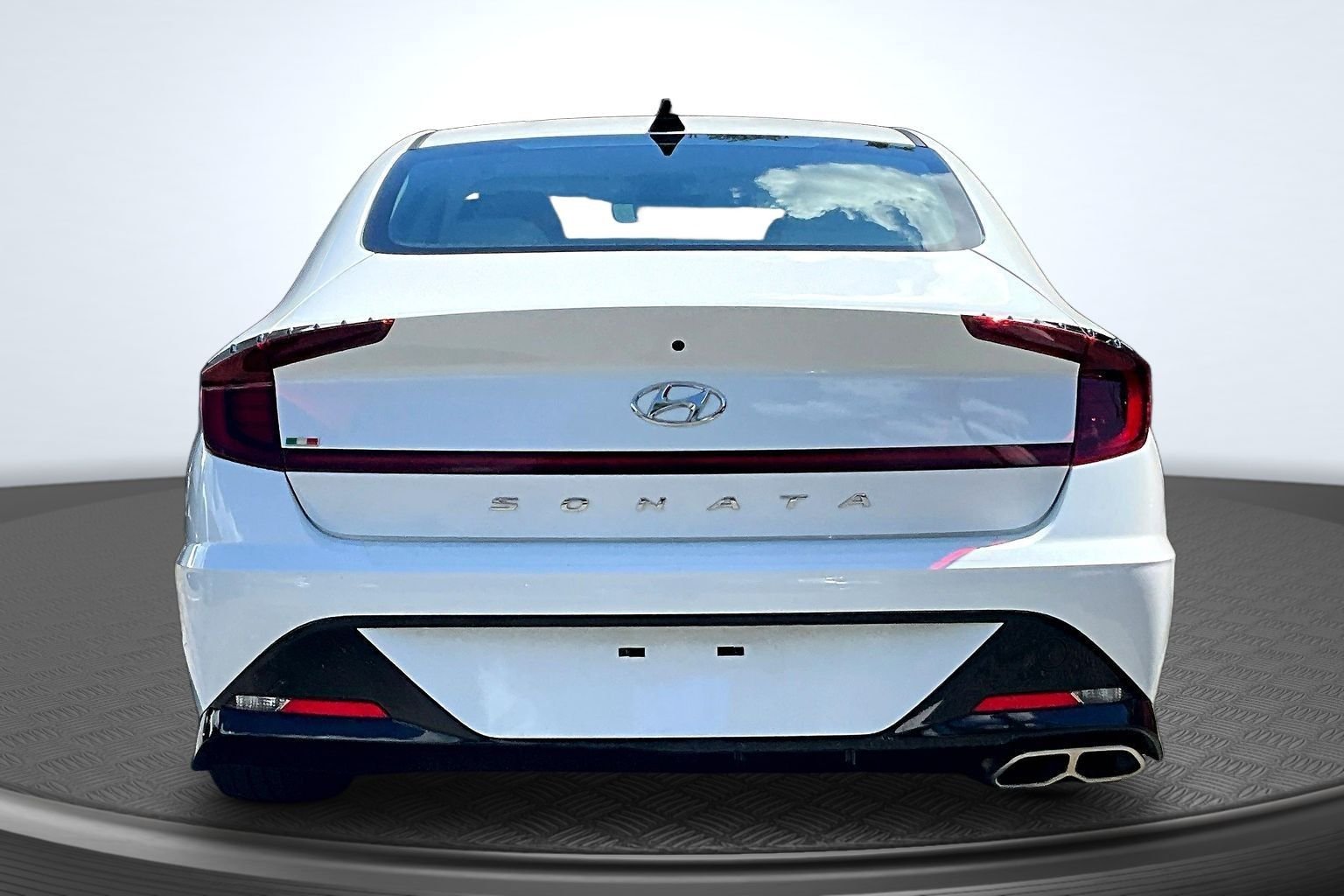 Used 2023 White Hyundai SEL image 4