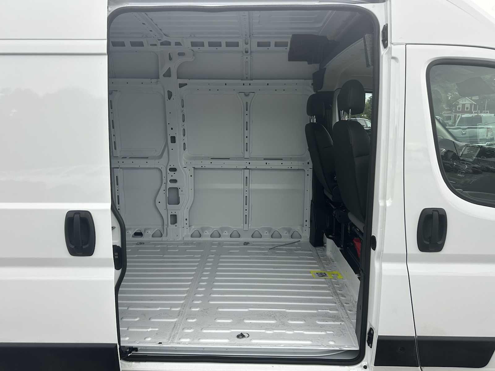 New 2026 Bright White Clear-Coat Exterior Paint RAM Tradesman image 15