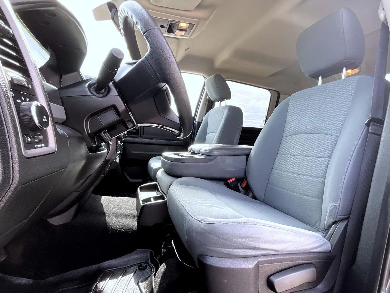 Certified Used 2019 Gray Ram Express image 12
