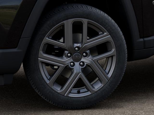 New 2026 Diamond Black Crystal Pearlcoat Jeep Latitude Altitude image 34