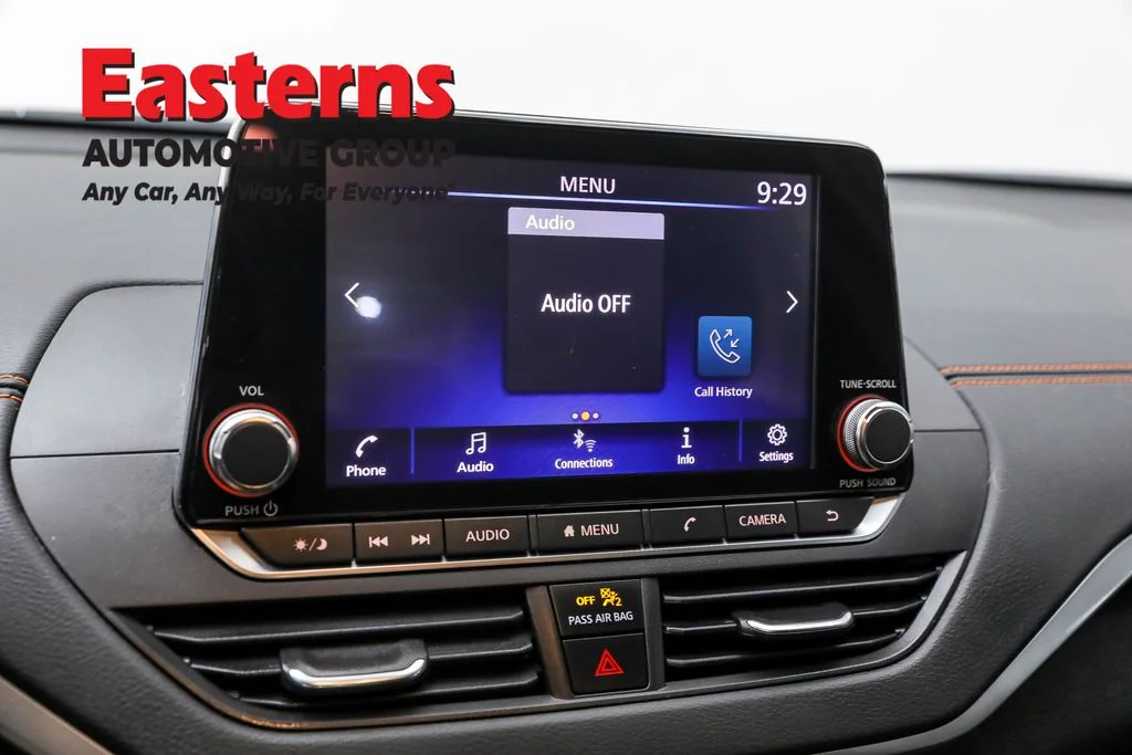 Used 2022 Silver Nissan 2.5 SR image 19