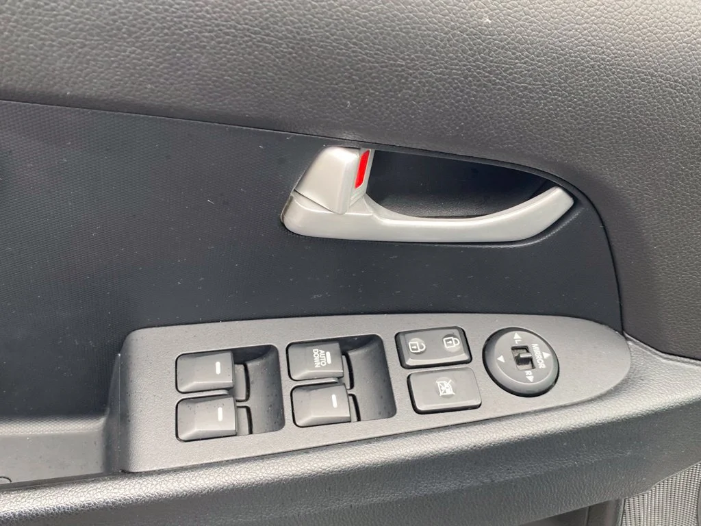 Used 2015 Silver Kia LX image 16