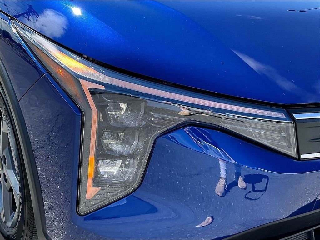 Used 2025 Blue Kia LXS image 28