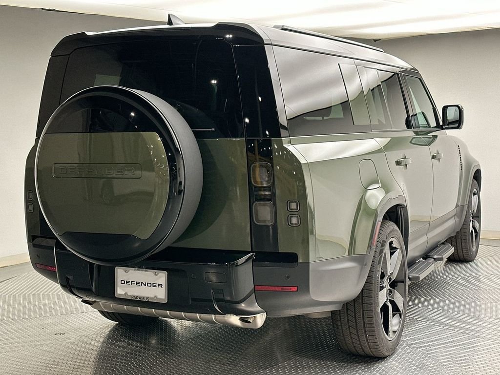 New 2026 Woolstone Green Land Rover S image 3