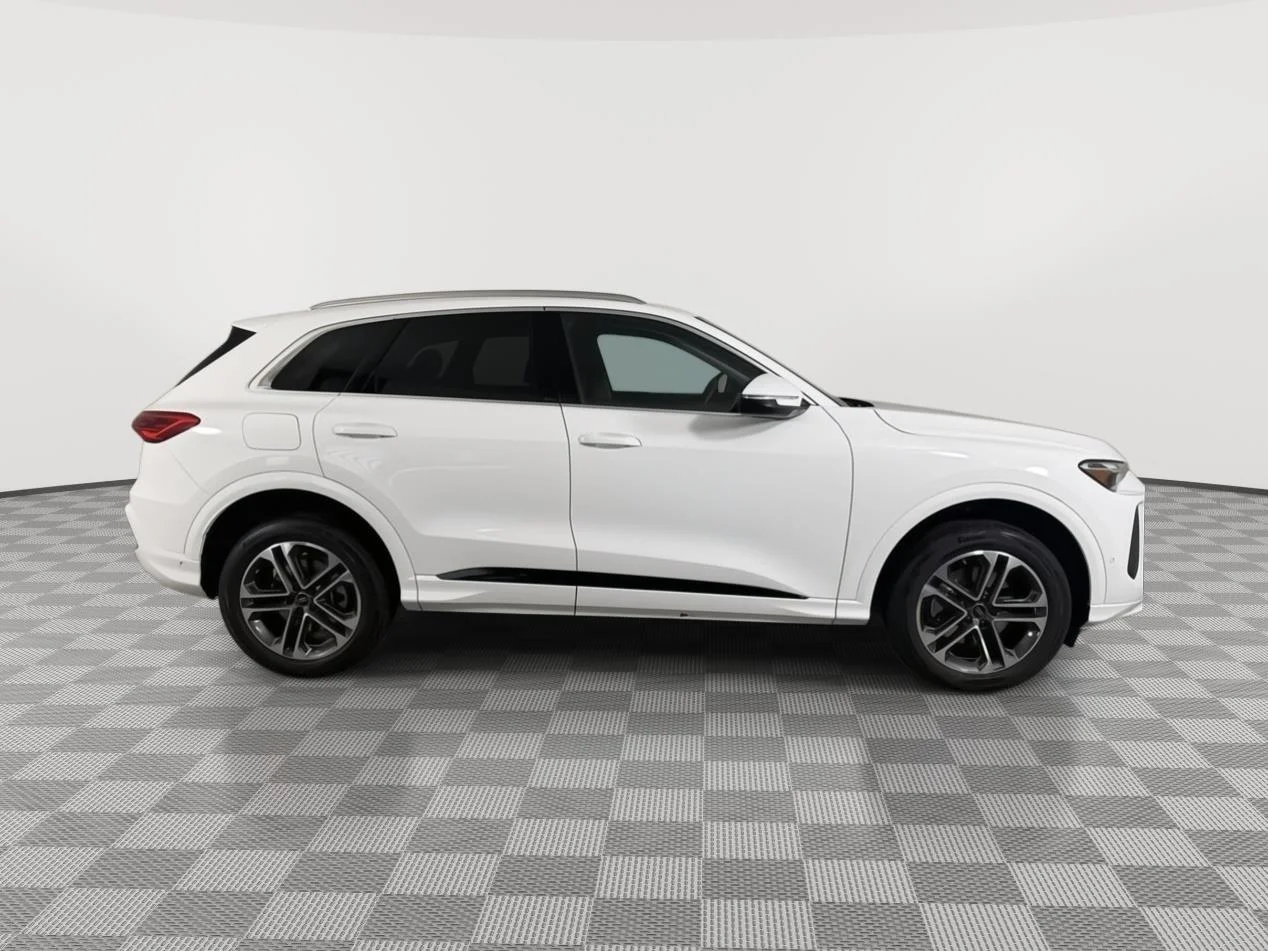 Used 2025 Arkona White Audi Premium image 8