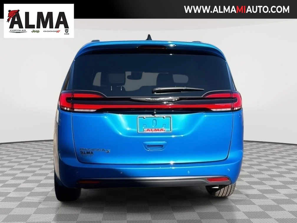 New 2026 Hydro Blue Pearl-Coat Exterior Paint Chrysler Select image 4