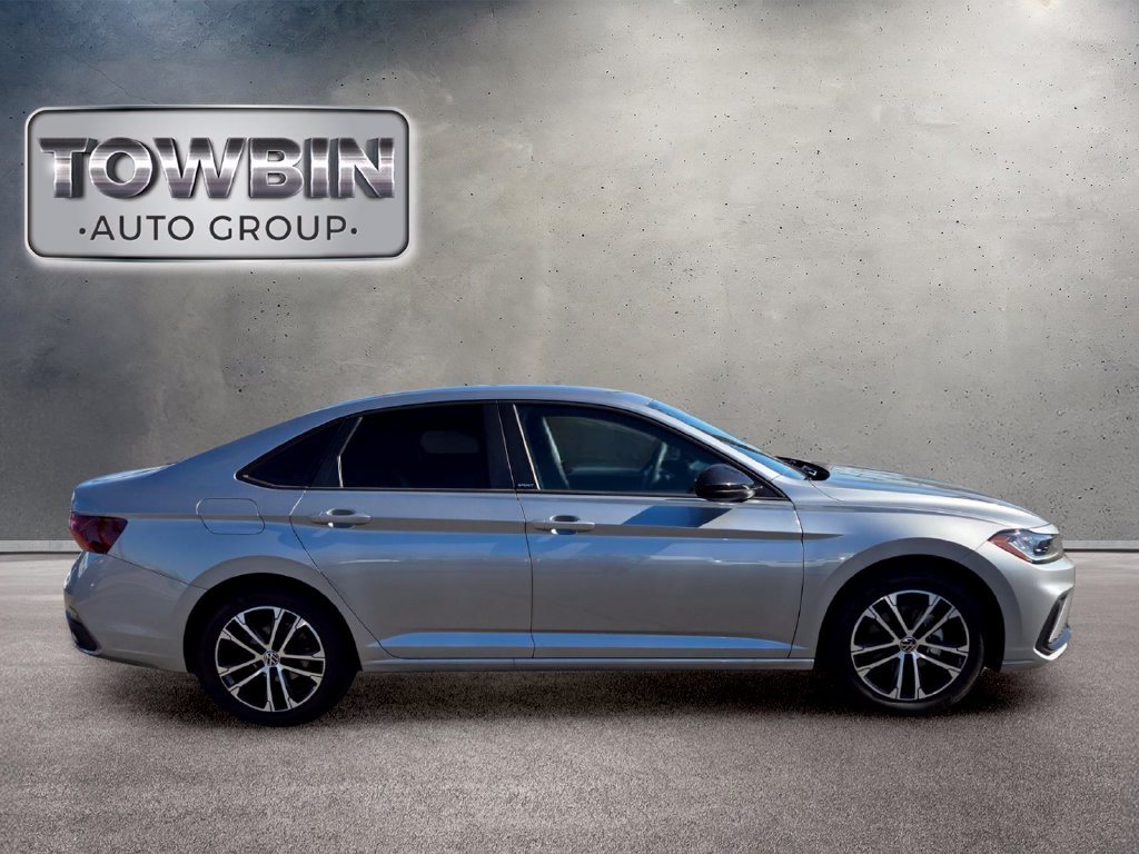 Used 2025 Silver Volkswagen 1.5T Sport image 3
