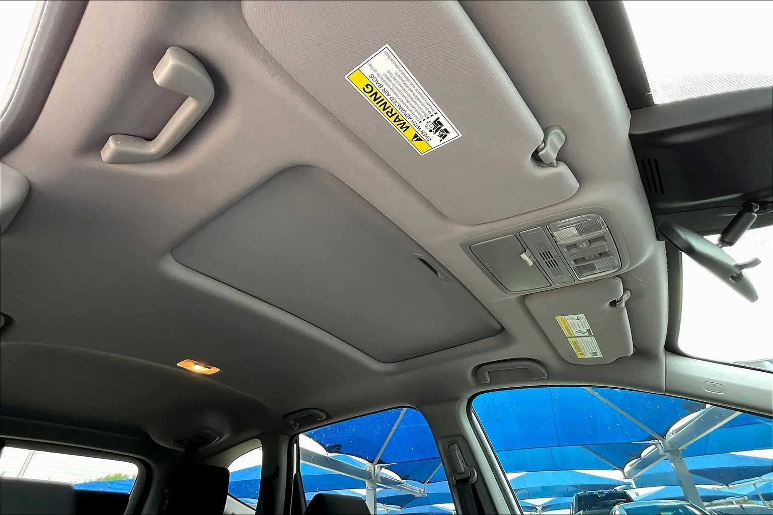 Used 2022 Platinum White Pearl Honda EX image 13