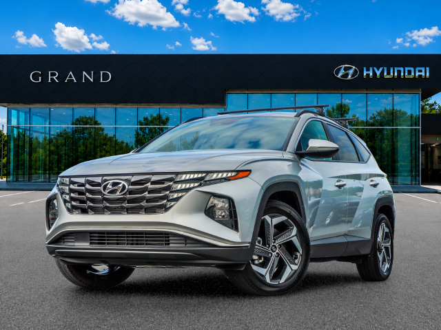 Used 2023 Silver Hyundai SEL image 2