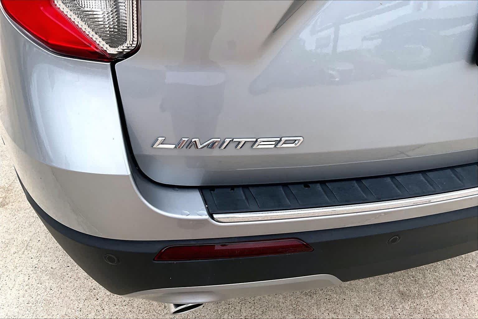 Used 2023 Iconic Silver Ford Limited image 23