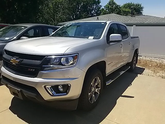 Used 2020 Silver Chevrolet Z71 image 9