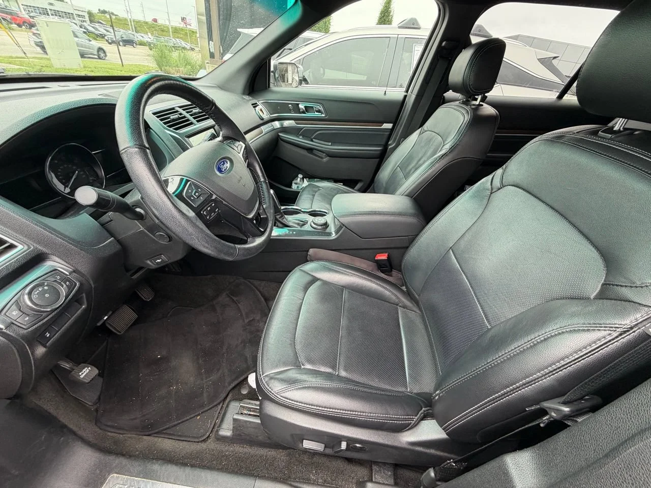 Used 2017 White Platinum Tri-Coat Ford  image 7