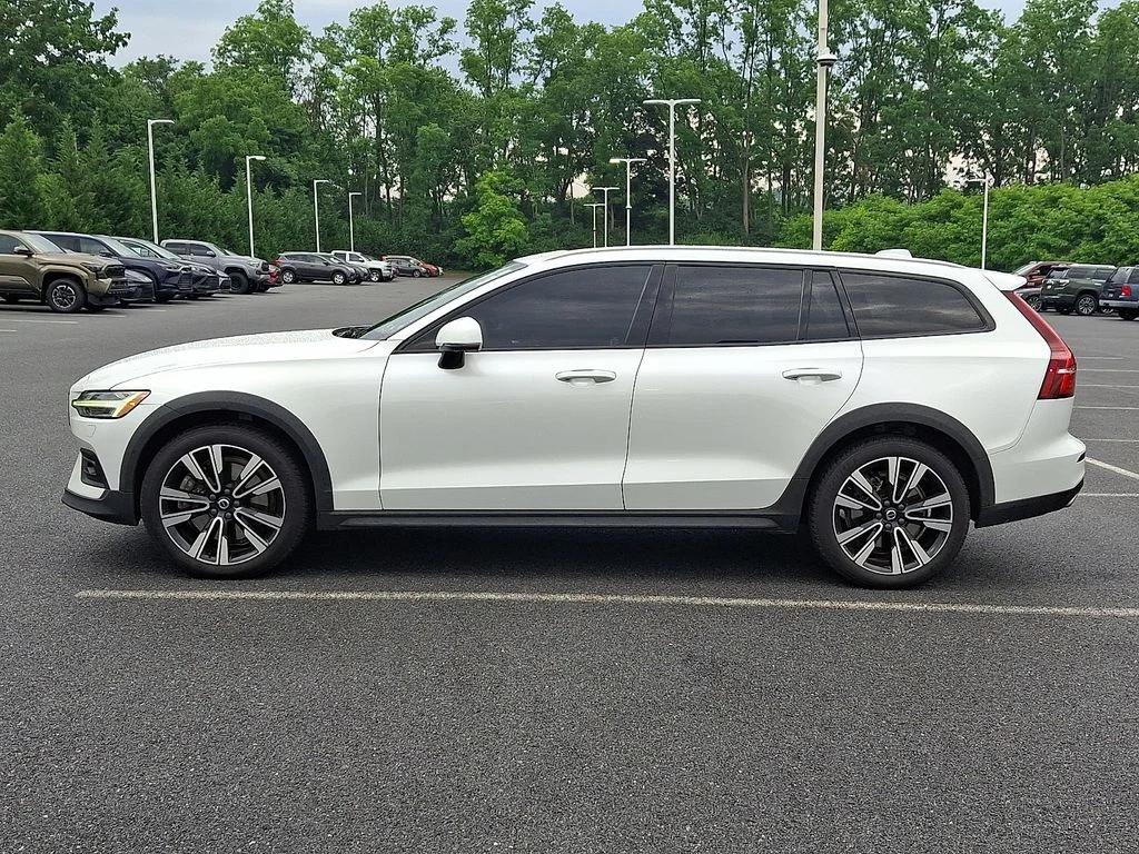 Used 2020 White Volvo T5 image 7
