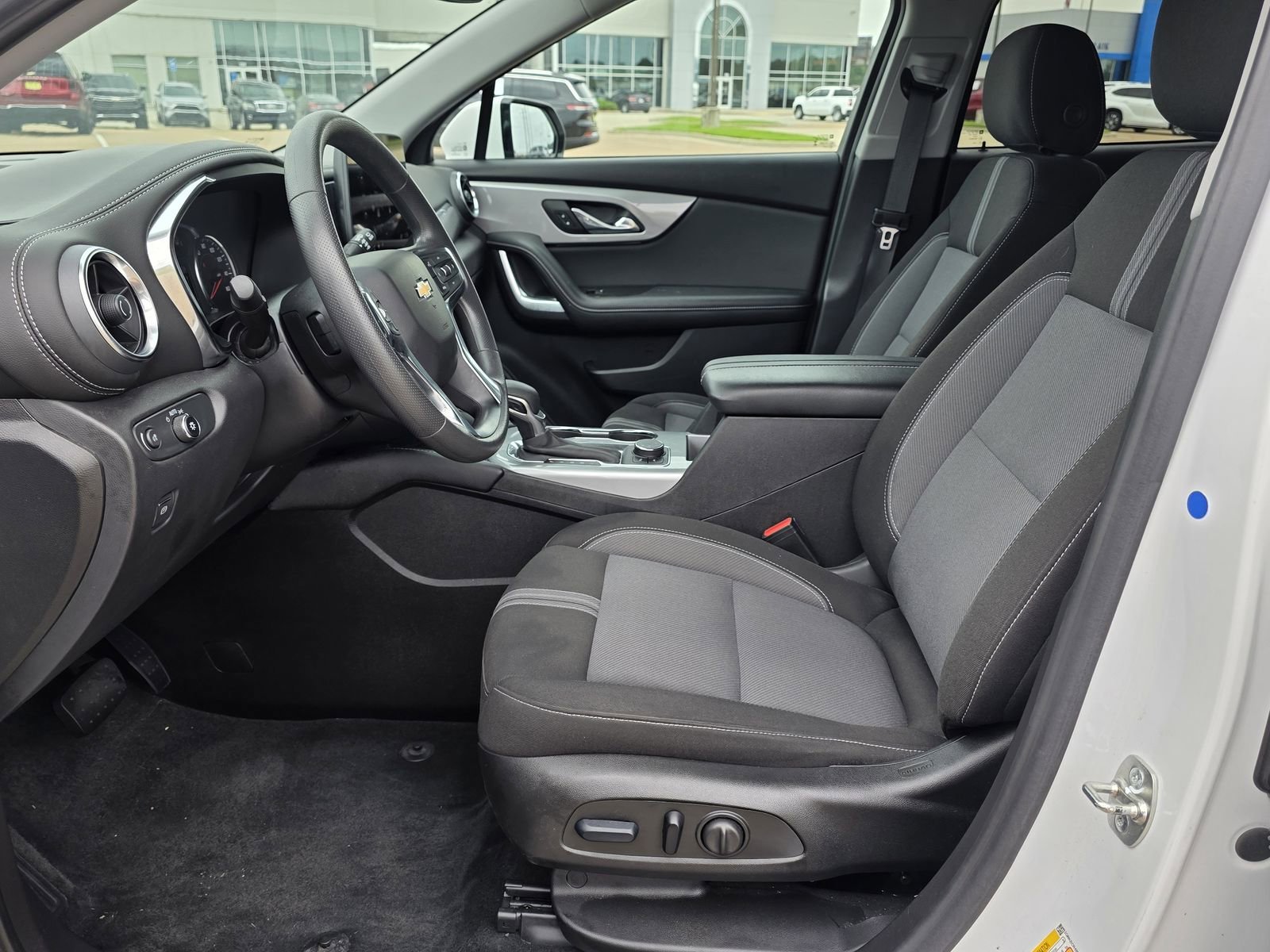 Used 2024 Summit White Chevrolet 2LT image 24