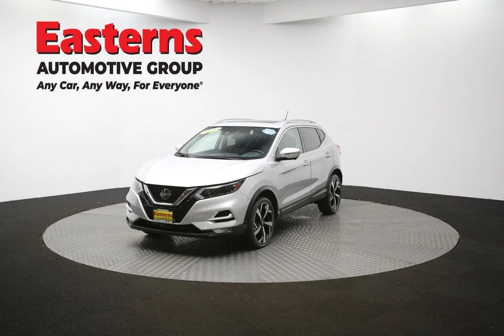 Used 2022 Silver Nissan SL image 54