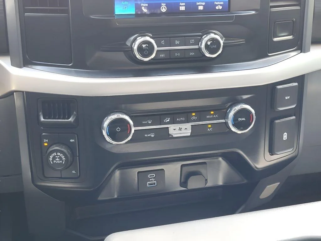 Used 2023 Agate Black Metallic Ford XLT image 16