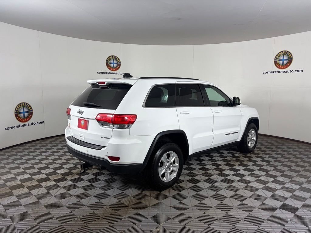 Used 2017 White Jeep Laredo image 18