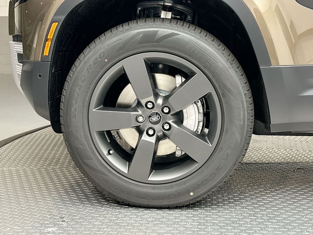 Used 2025 Gondwana Stone Metallic Land Rover S image 4
