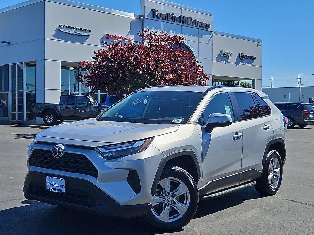 Used 2022 Silver Sky Metallic Toyota XLE image 2