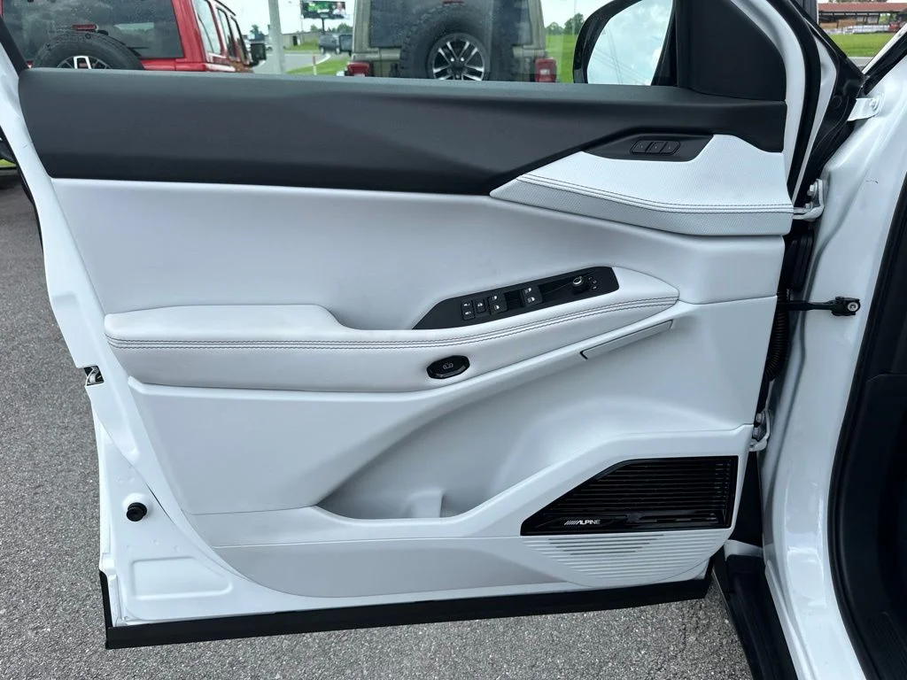 New 2026 Bright White Clear-Coat Exterior Paint Jeep Overland image 26