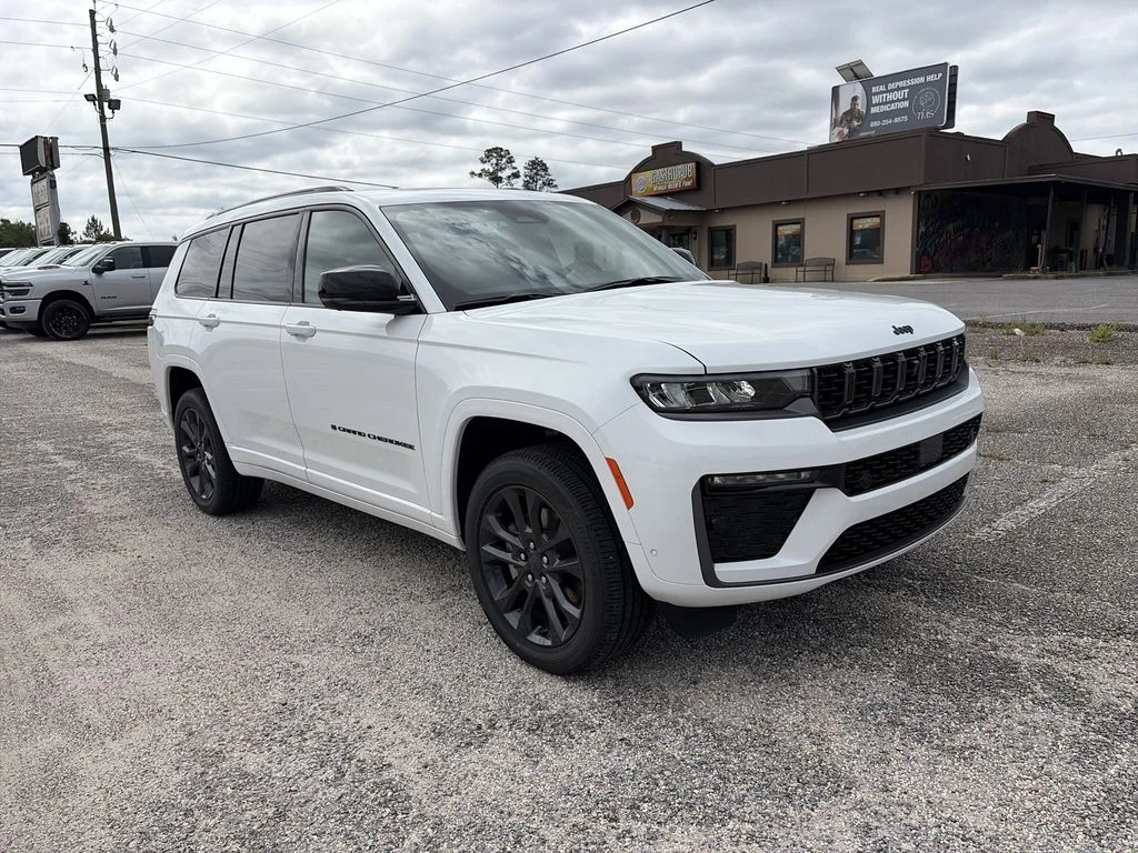 New 2026 Bright White Clear-Coat Exterior Paint Jeep Limited Reserve image 8