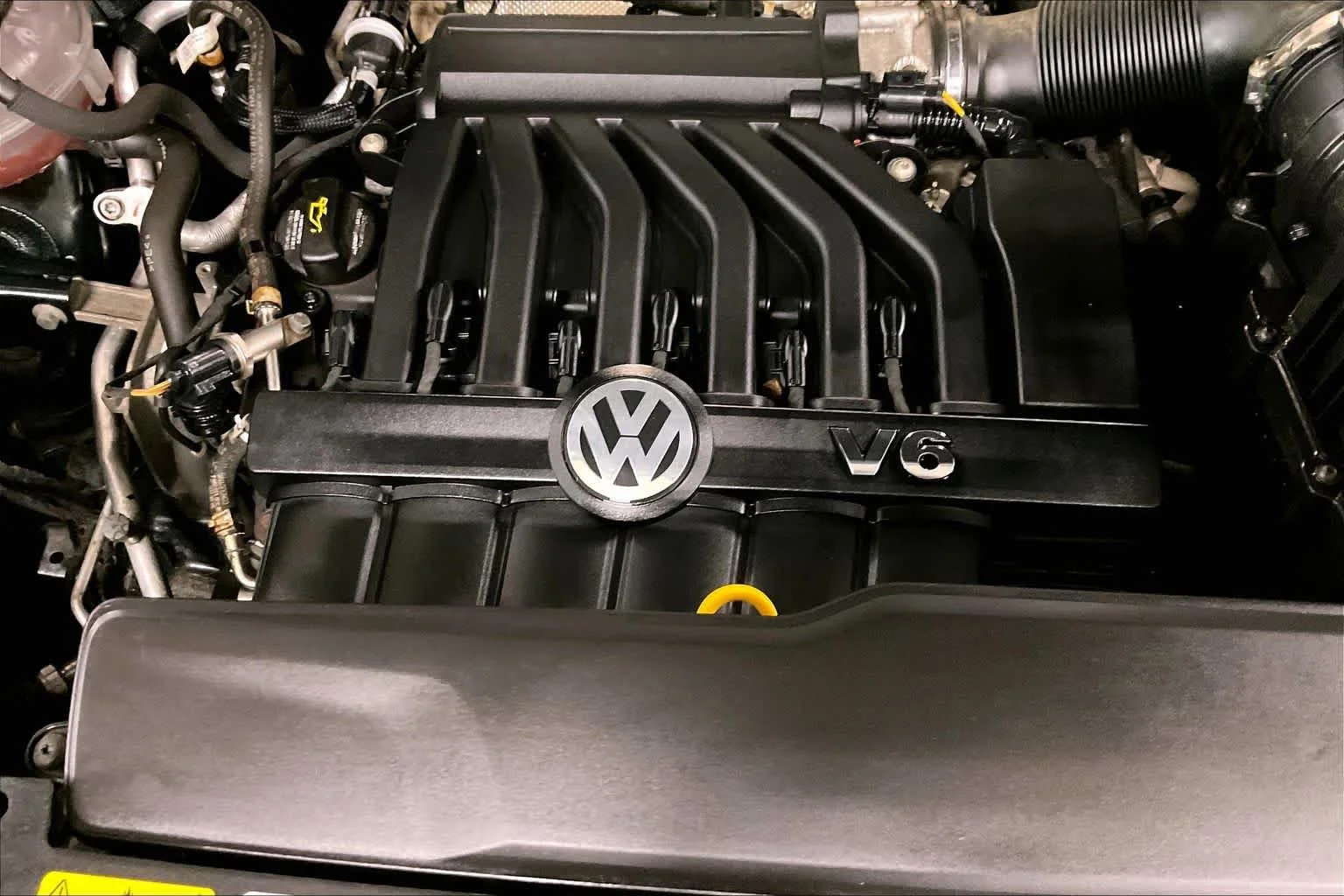 Used 2021 Racing Green Metallic Volkswagen 3.6L V6 SEL image 33